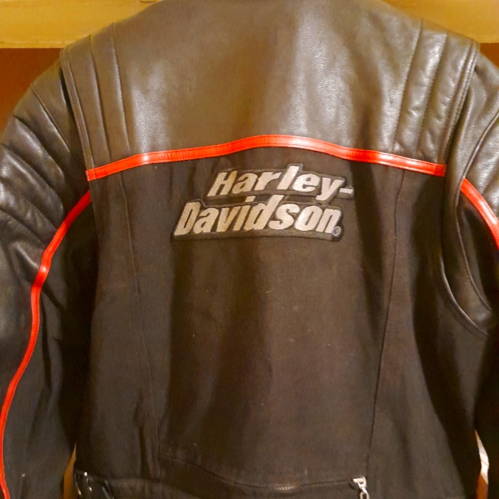 Very nice Harley Davidson riding jacket.
